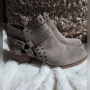 Vince Camuto Suede Ankle Boot Size 8.5